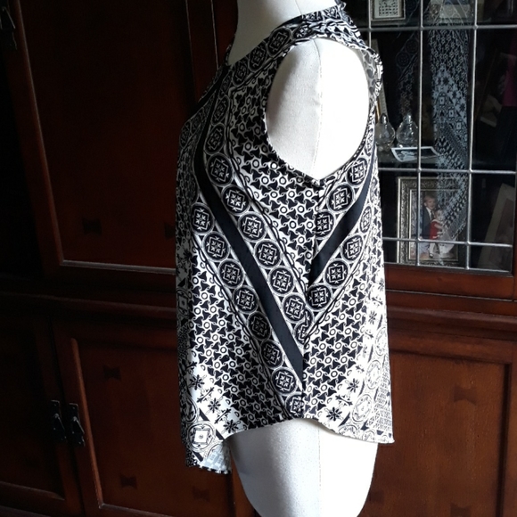Coco Banco Black and White Patterned Top. - Picture 4 of 9